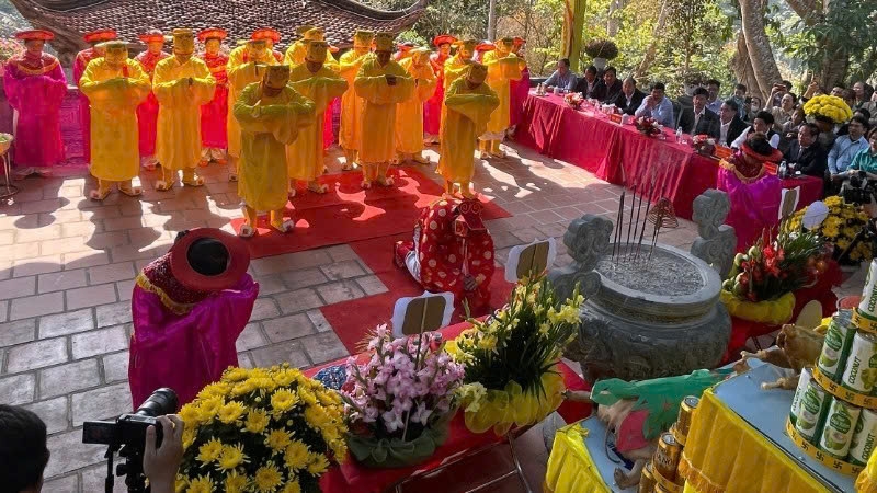 Hằng năm, vào ngày 11 và 12 tháng Giêng Âm lịch, Lai Châu tổ chức Lễ hội Đền thờ Vua Lê Thái Tổ nơi có Bảo vật Quốc gia Bia Lê Lợi.Ảnh: ITN