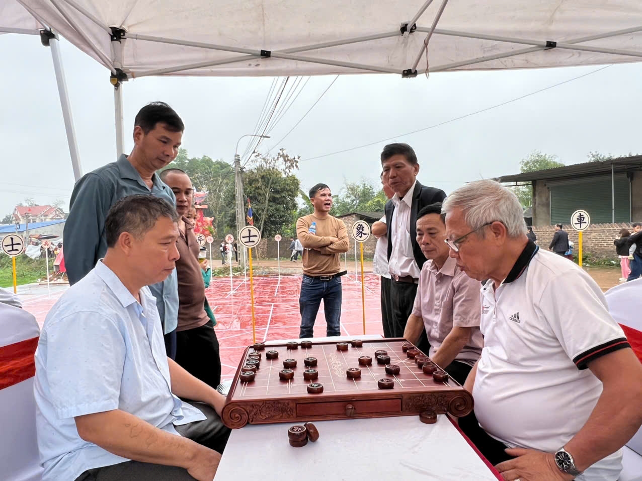 Phần hội sôi nổi với nhiều hoạt động thể thao và trò chơi dân gian truyền thống. (Ảnh: Thế Toàn)