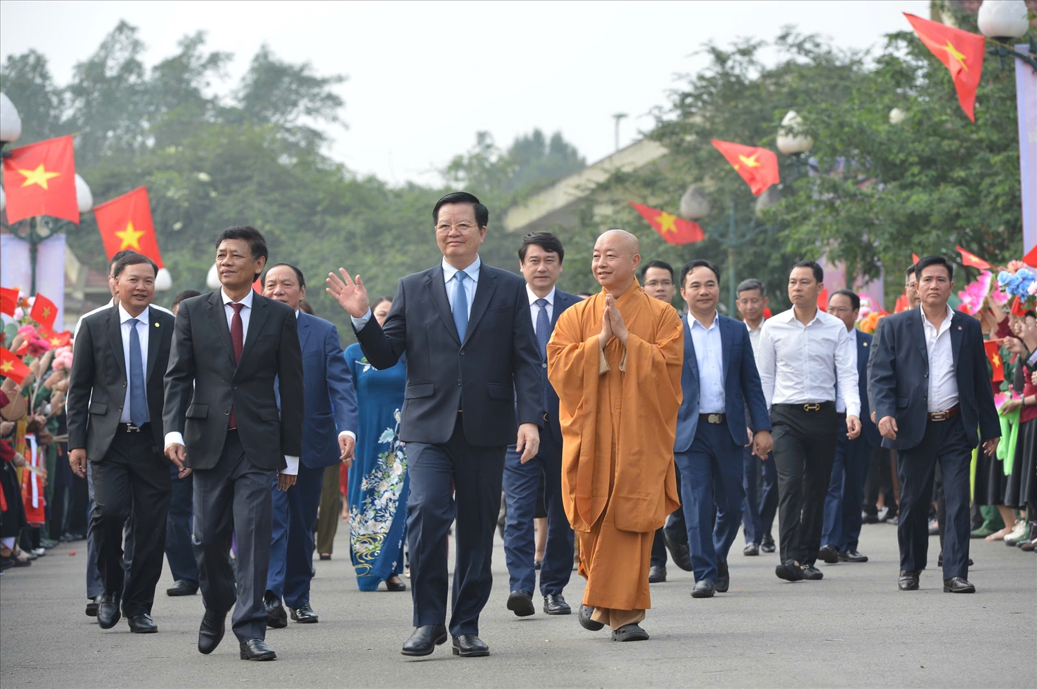 Phó Thủ tướng Mai Văn Chính và các đại biểu tham dự sự kiện