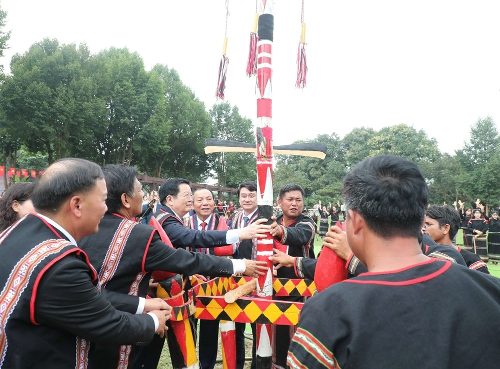 Các đại biểu tham dự nghi lễ cầu mùa, cầu an và Ngày hội của buôn làng Tây Nguyên