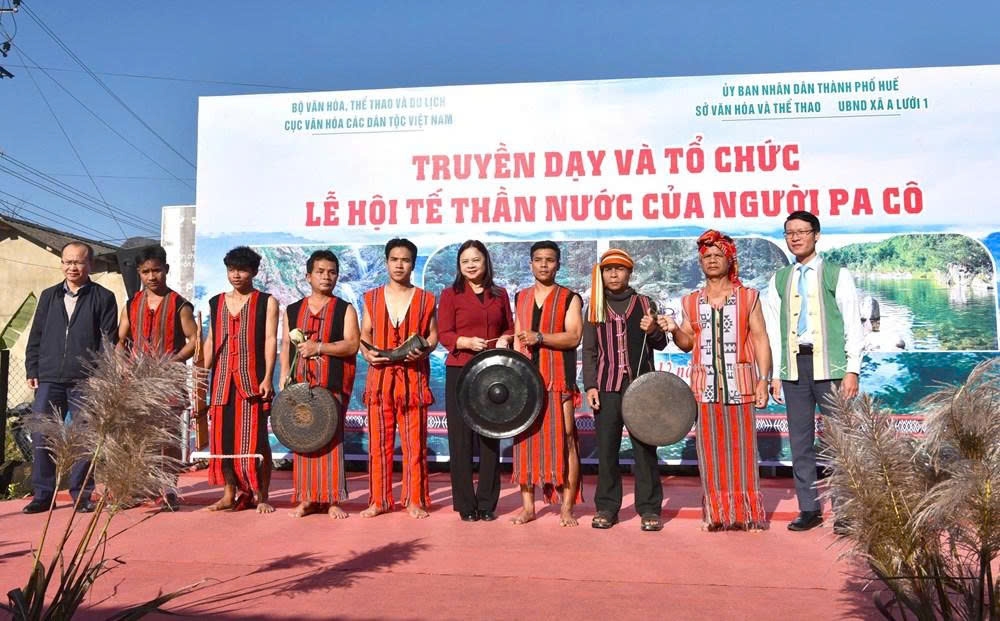 Lễ cúng Thần Nước của đồng bào Pa Cô được tổ chức trang nghiêm, quy mô Lễ ngày càng được mở rộng