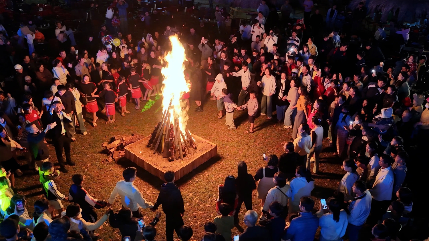 Du khách thích thú với hoạt động cộng đồng ở Krong Ana Đắk Lắk