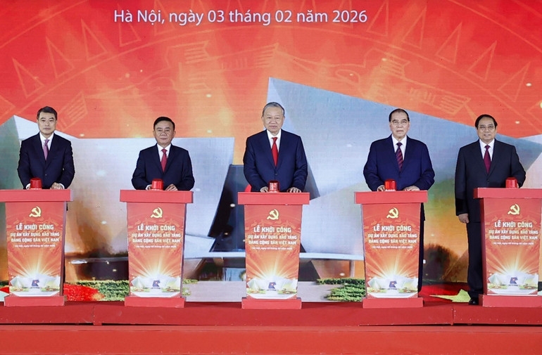 Tổng Bí thư Tô Lâm, Thủ tướng Phạm Minh Chính và các đồng chí lãnh đạo, nguyên lãnh đạo Đảng, Nhà nước thực hiện nghi thức khởi công dự án xây dựng Bảo tàng Đảng Cộng sản Việt Nam. (Ảnh: Thống Nhất - TTXVN) 