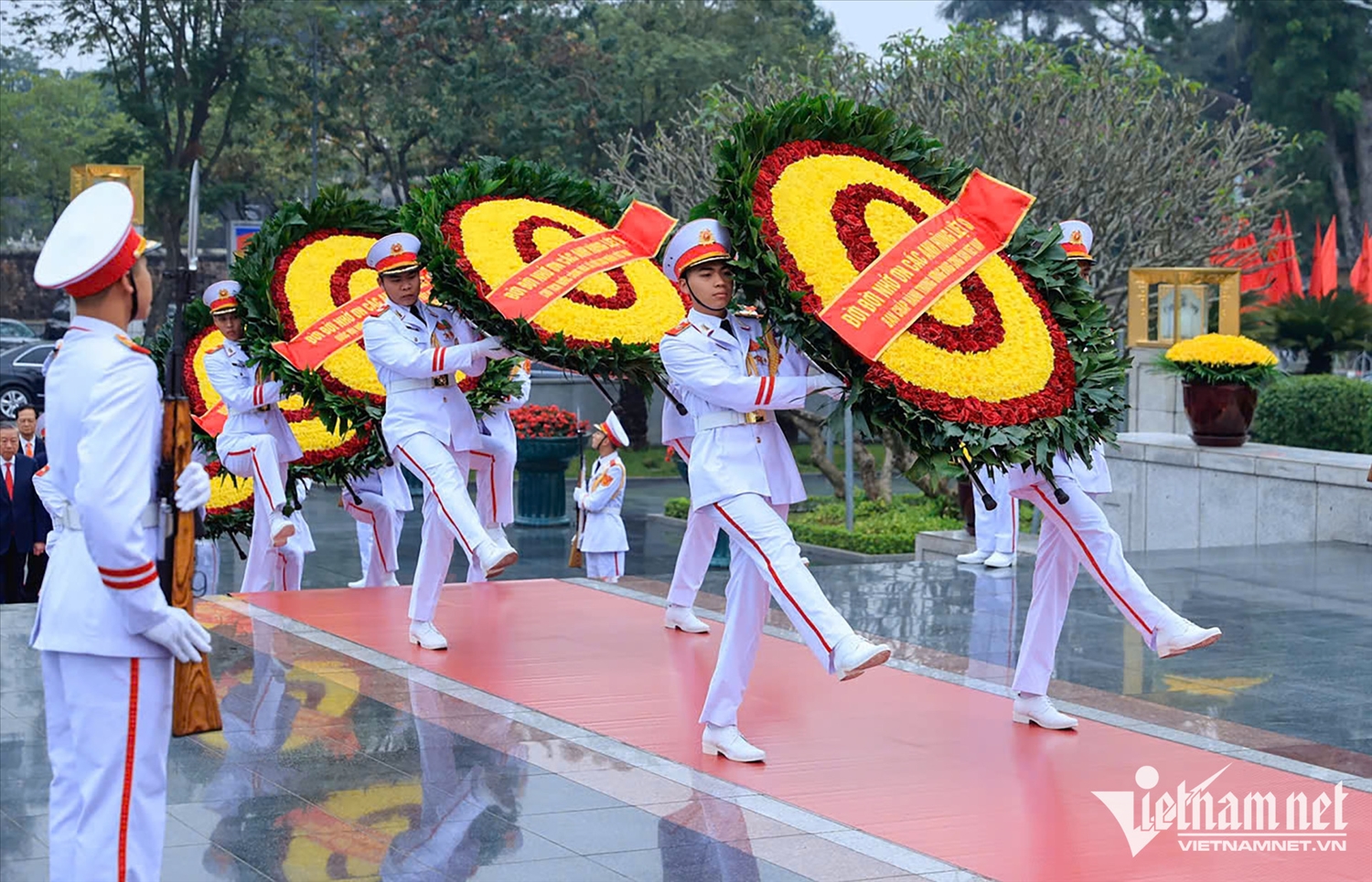 Lãnh đạo Đảng, Nhà nước viếng Chủ tịch Hồ Chí Minh nhân 96 năm Ngày thành lập Đảng 8