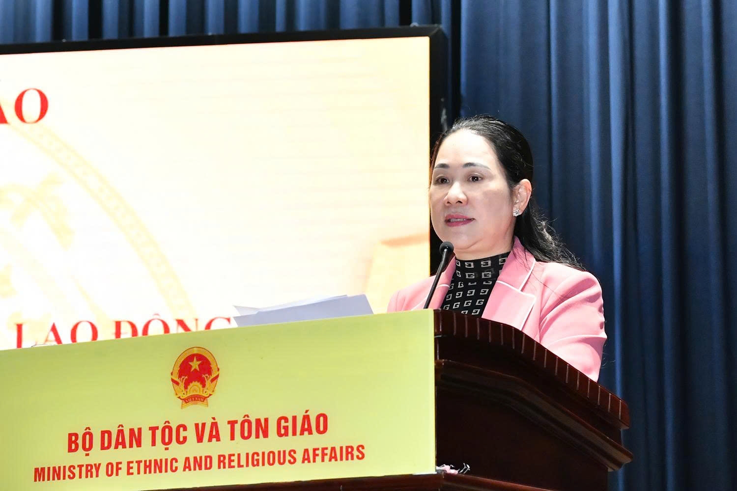 Thứ trưởng Bộ Dân tộc và Tôn giáo Nông Thị Hà phát động phong trào thi đua năm 2026