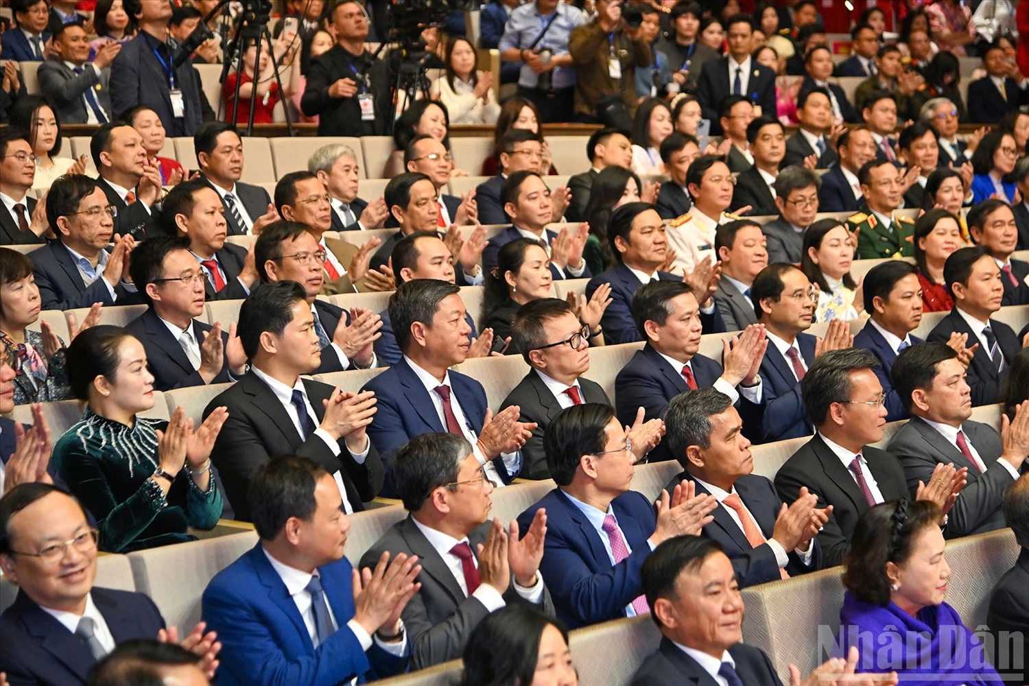 Các đại biểu dự buổi lễ. (Ảnh: THỦY NGUYÊN)