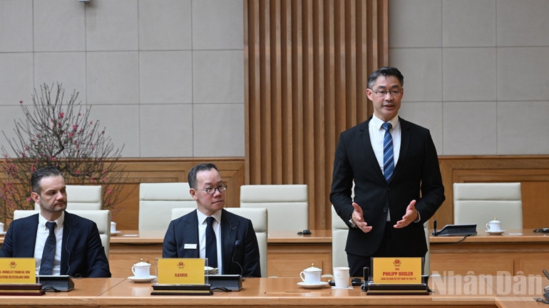 Tiến sĩ Philipp Rösler phát biểu ý kiến tại buổi tiếp.