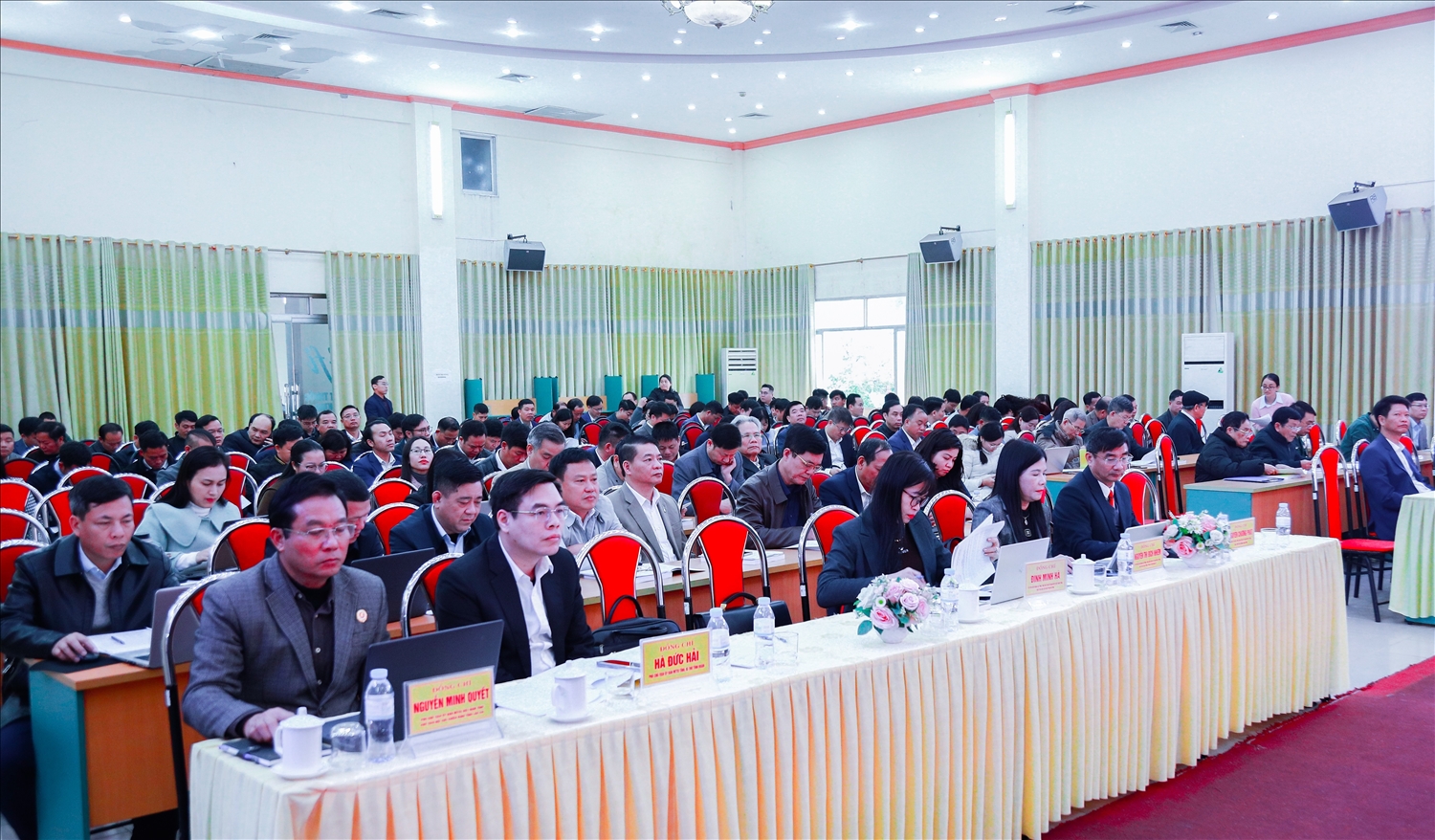 Hội nghị thống nhất giới thiệu 19 người ứng cử đại biểu Quốc hội khóa XVI (ảnh Trọng Bảo)