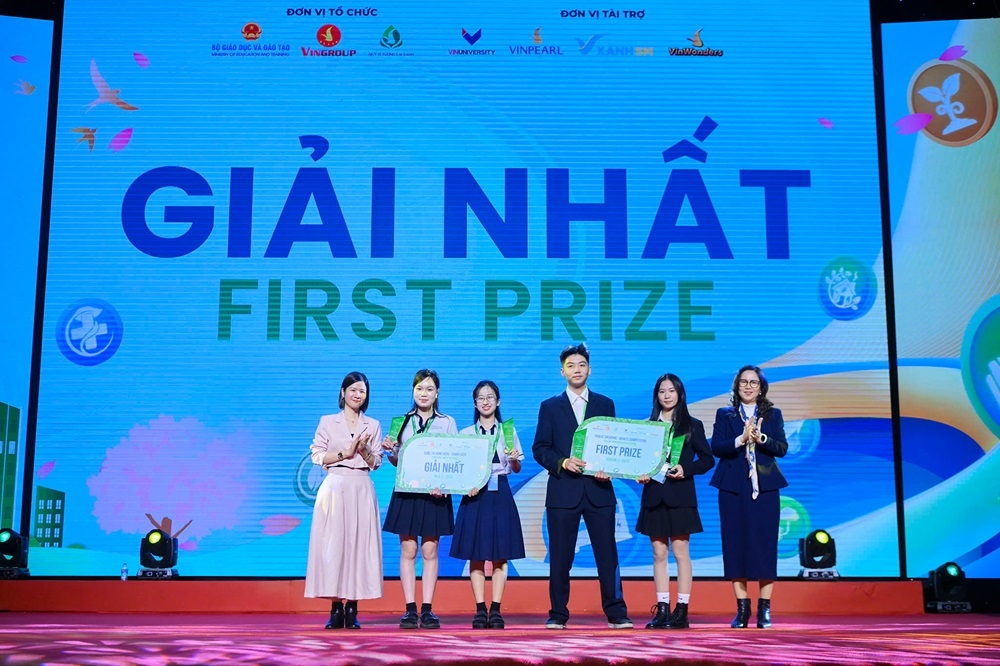 Hai đội thi xuất sắc giành Giải Nhất cuộc thi Tiếng nói Xanh mùa 3 là Sọ Dừa (bảng Tiếng Việt) và Cropspiracy (bảng tiếng Anh)