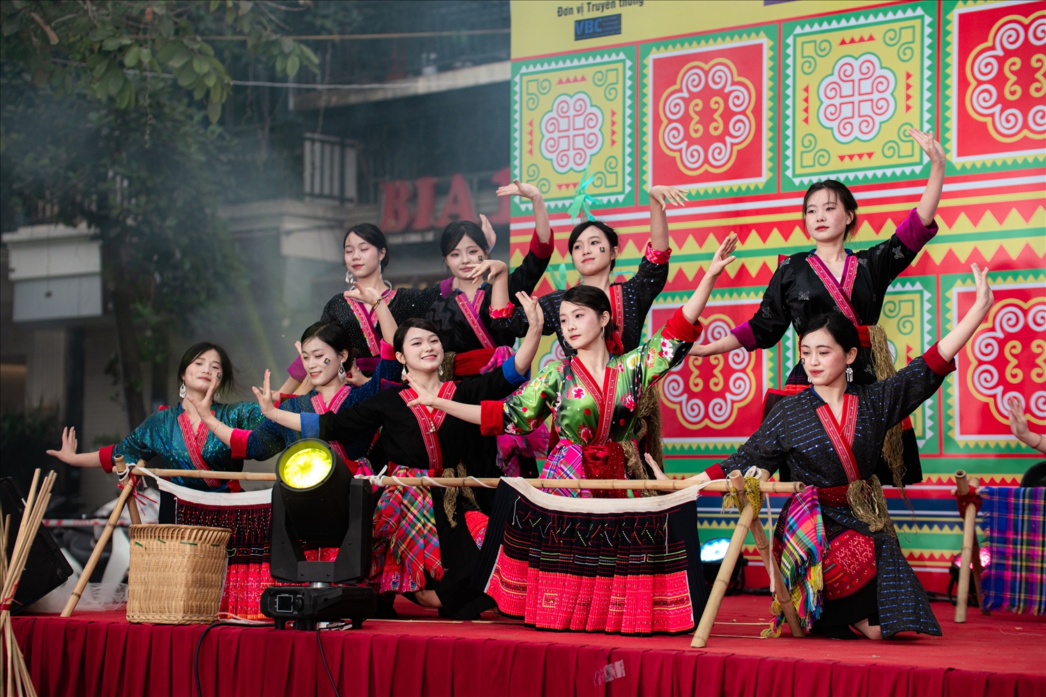 Nhiều tiết mục đặc sắc đến từ các bạn sinh viên thuộc tỉnh/đội/nhóm đang sinh sống và họp tập tại Hà Nội biểu diễn