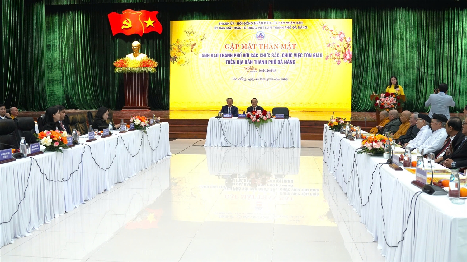 Lãnh đạo UBND TP Đà Nẵng gặp mặt, chúc Tết các chức sắc, chức việc tiêu biểu trên địa bàn thành phố. (Ảnh Văn Toàn)