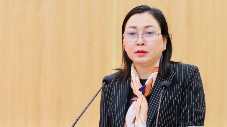 Bà Đinh Thị Lụa, Phó Bí thư Thường trực Tỉnh ủy Ninh Bình phát biểu tại hội nghị.