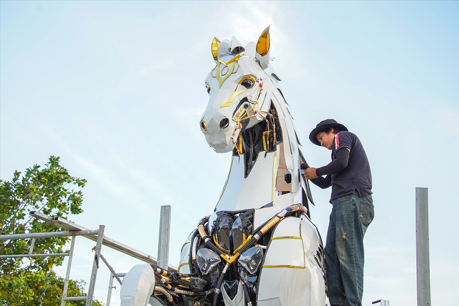 Linh vật ngựa kim mã 4.0 sắp hoàn thành, tạo thêm điểLinh vật ngựa kim mã 4.0 hoàn thành sẽ tạo thêm điểm nhân vui Xuân đón Tết ở Đà Nẵng. (Ảnh ĐN)m nhân vui Xuân đón Tết ở Đà Nẵng. (Ảnh ĐN)