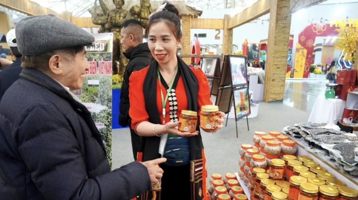 Hội chợ Mùa Xuân năm 2026 đã trở thành nơi hội tụ tinh hoa sản vật các dân tộc thiểu số (Ảnh MH)