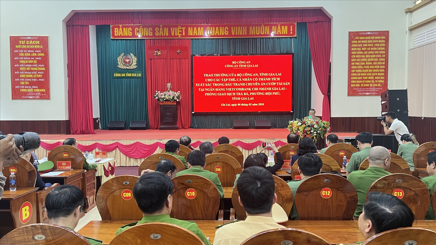 Quang cảnh buổi họp báo