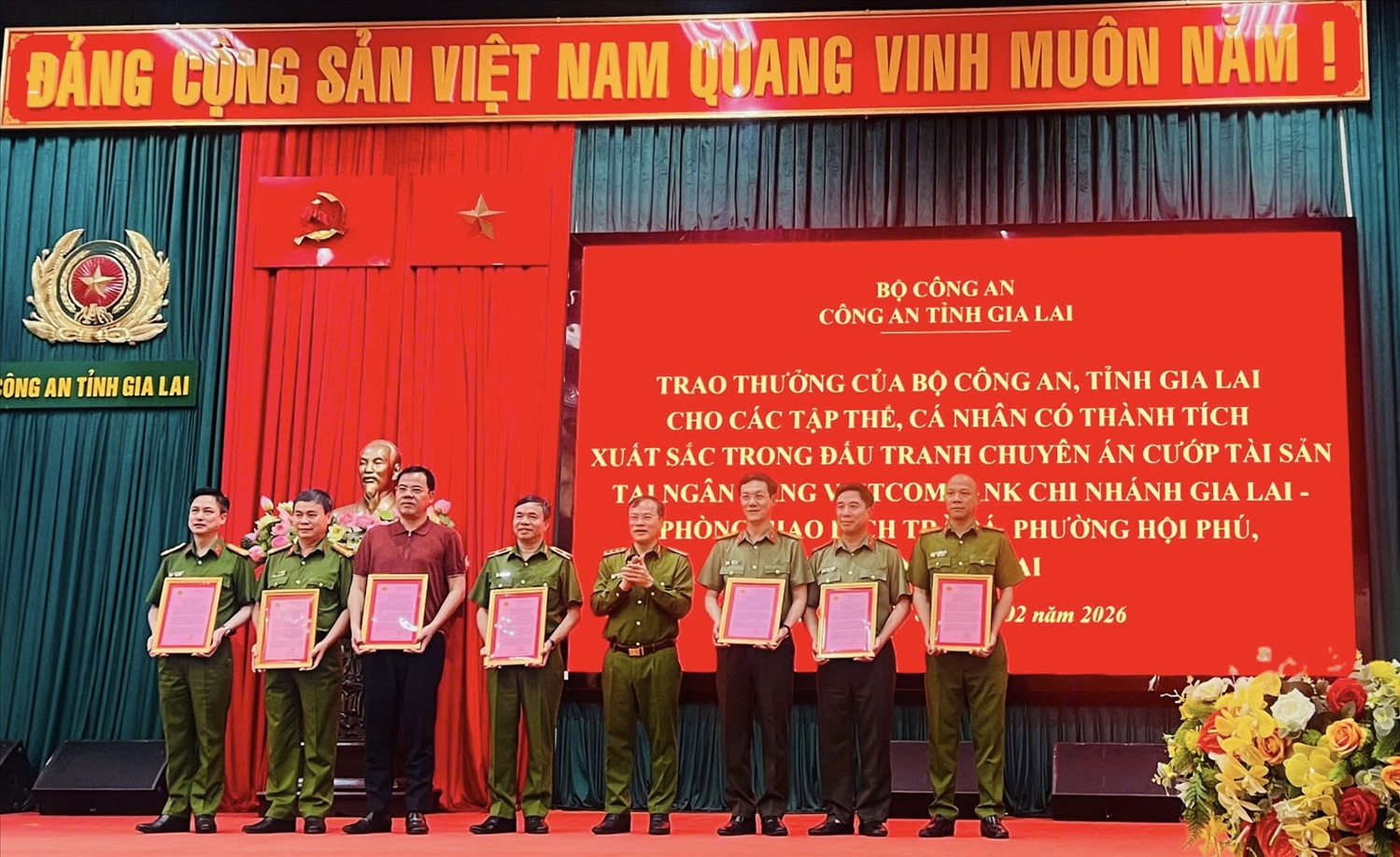 (Tin PV) Bộ Công an khen thưởng các tập thể, cá nhân trong chuyên án bắt giữ 2 đối tượng cướp tài sản ngân hàng 1