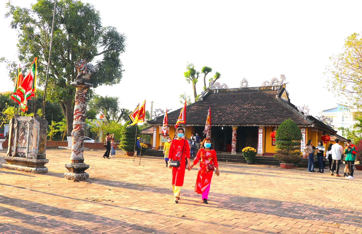 Du khách đến tham quan Khu di tích Tây Sơn Thượng Đạo. (Ảnh minh hoạ)