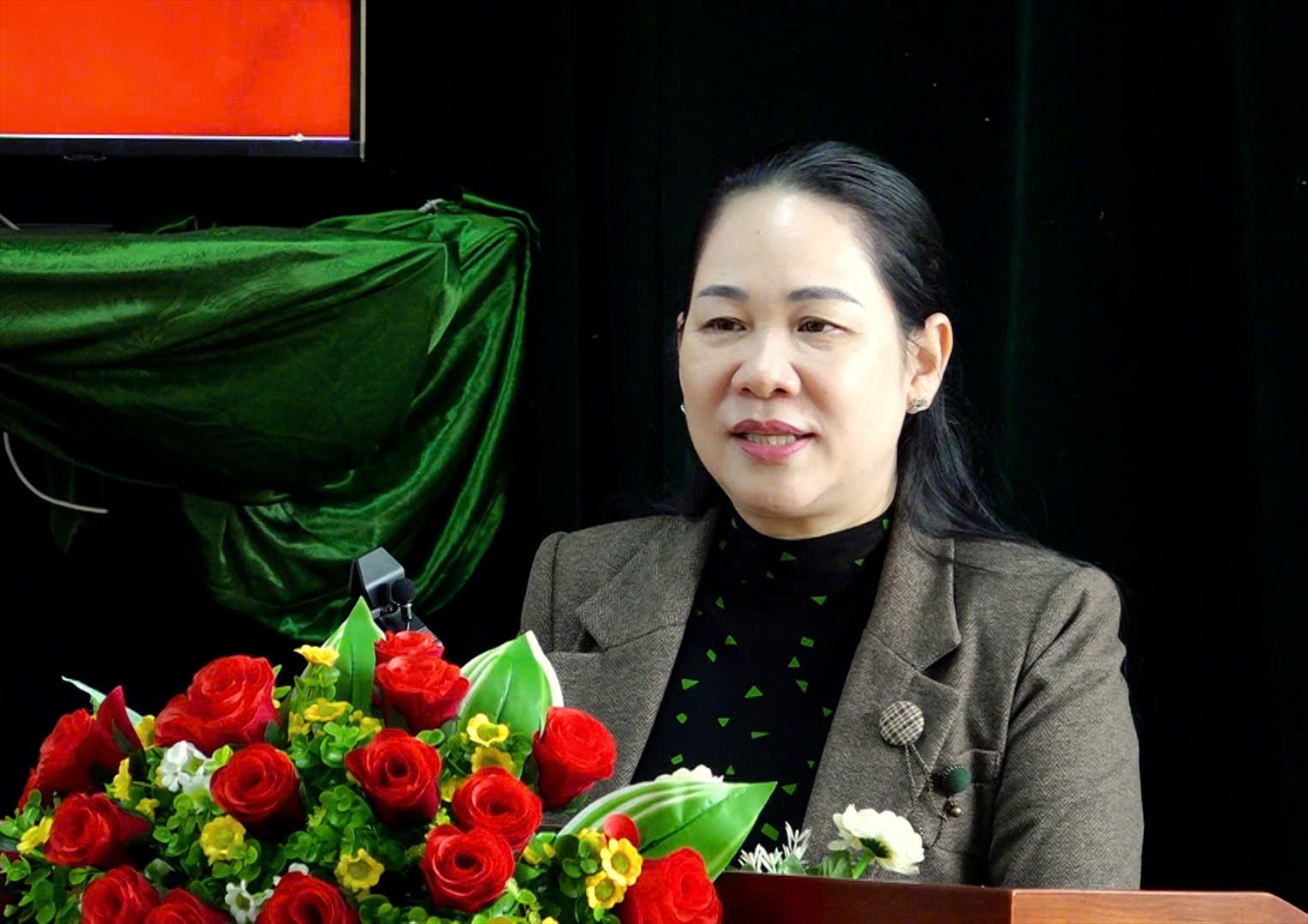 Thứ trưởng Nông Thị Hà chúc Tết chính quyền và Nhân dân xã Lý Quốc, tỉnh Cao Bằng