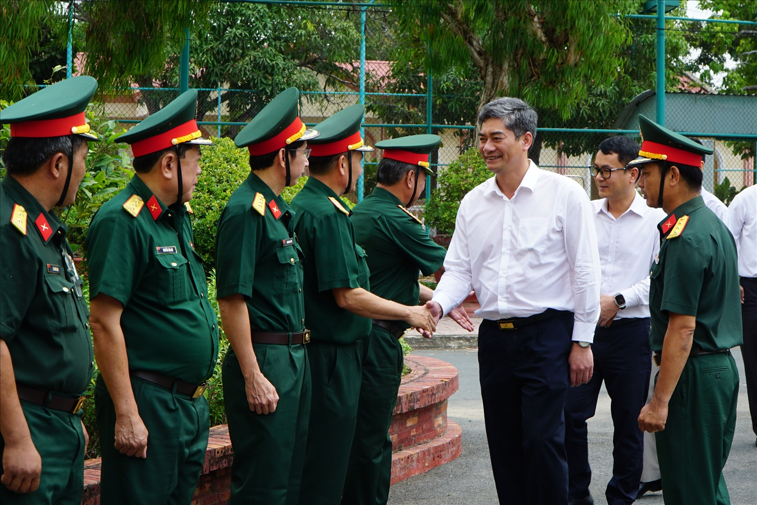 Thứ trưởng Y Vinh Tơr thăm, chúc Tết Đoàn Kinh tế - Quốc phòng 959, Quân khu 9