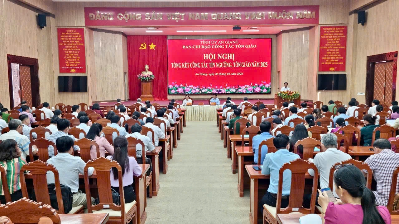 Quang cảnh Hội nghị tổng kết công tác tín ngưỡng, tôn giáo trên địa bàn tỉnh An Giang