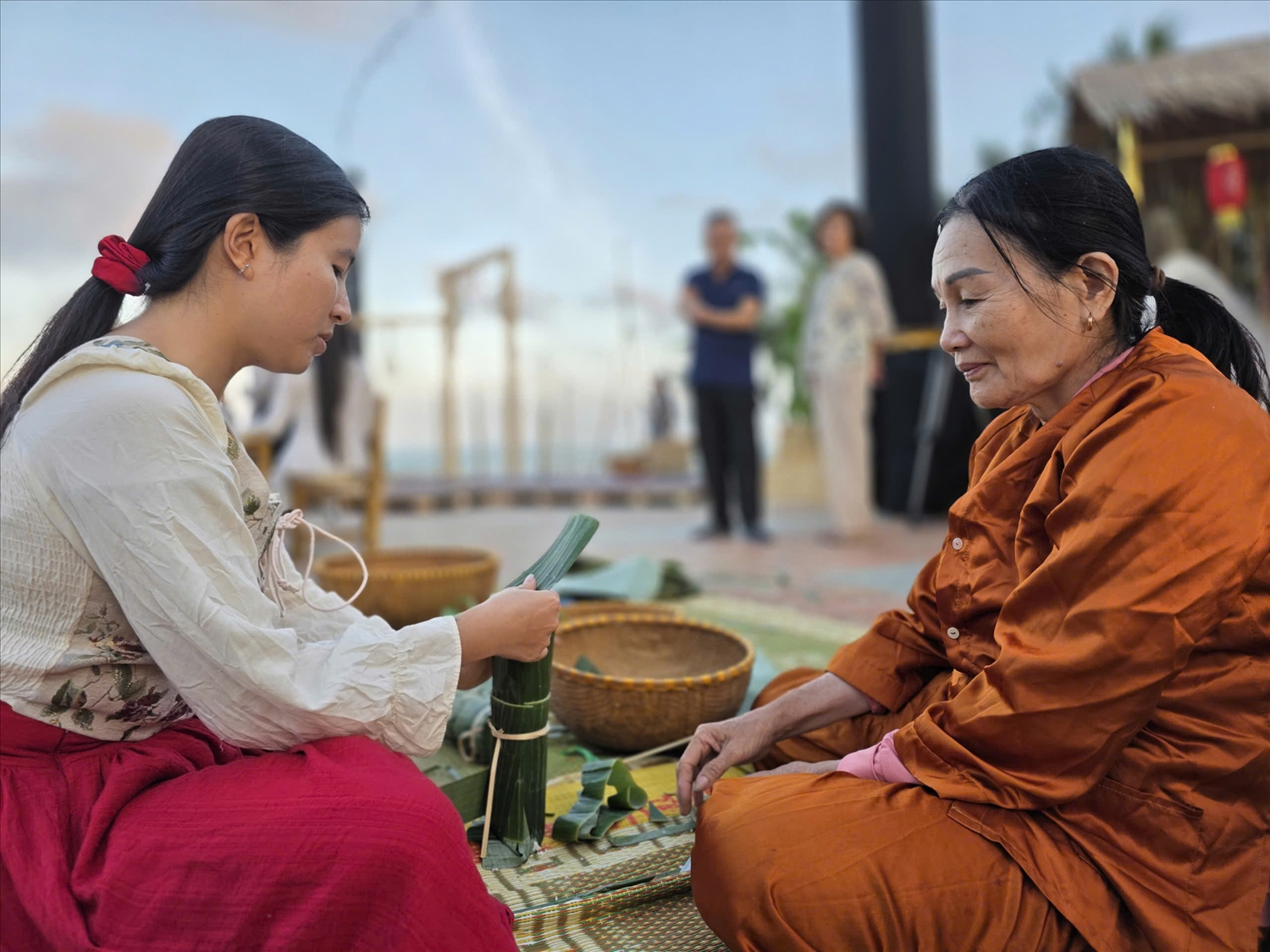 Nhằm giới thiệu, quảng bá các giá trị văn hóa, hoạt động lễ hội truyền thống đến người dân và du khách, Ban Quản lý bán đảo Sơn Trà và các bãi biển du lịch TP. Đà Nẵng đã tổ chức Chương trình Xuân Yêu Thương 2026 tại khu vực bãi biển du lịch Đà Nẵng. (Ảnh CN)