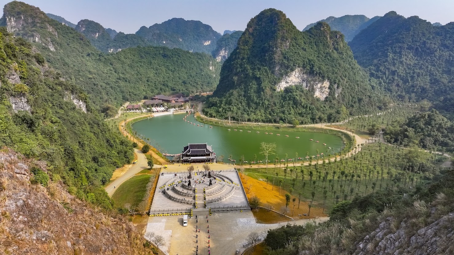 Thung Ui - điểm du lịch mới đẹp như "Phượng Hoàng cổ trấn" ở Ninh Bình