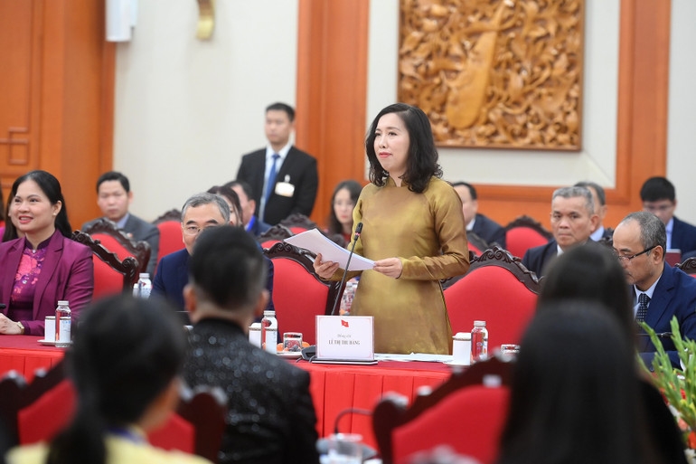 Thứ trưởng Ngoại giao Lê Thị Thu Hằng phát biểu tại cuộc gặp mặt. (Ảnh: ĐĂNG KHOA)