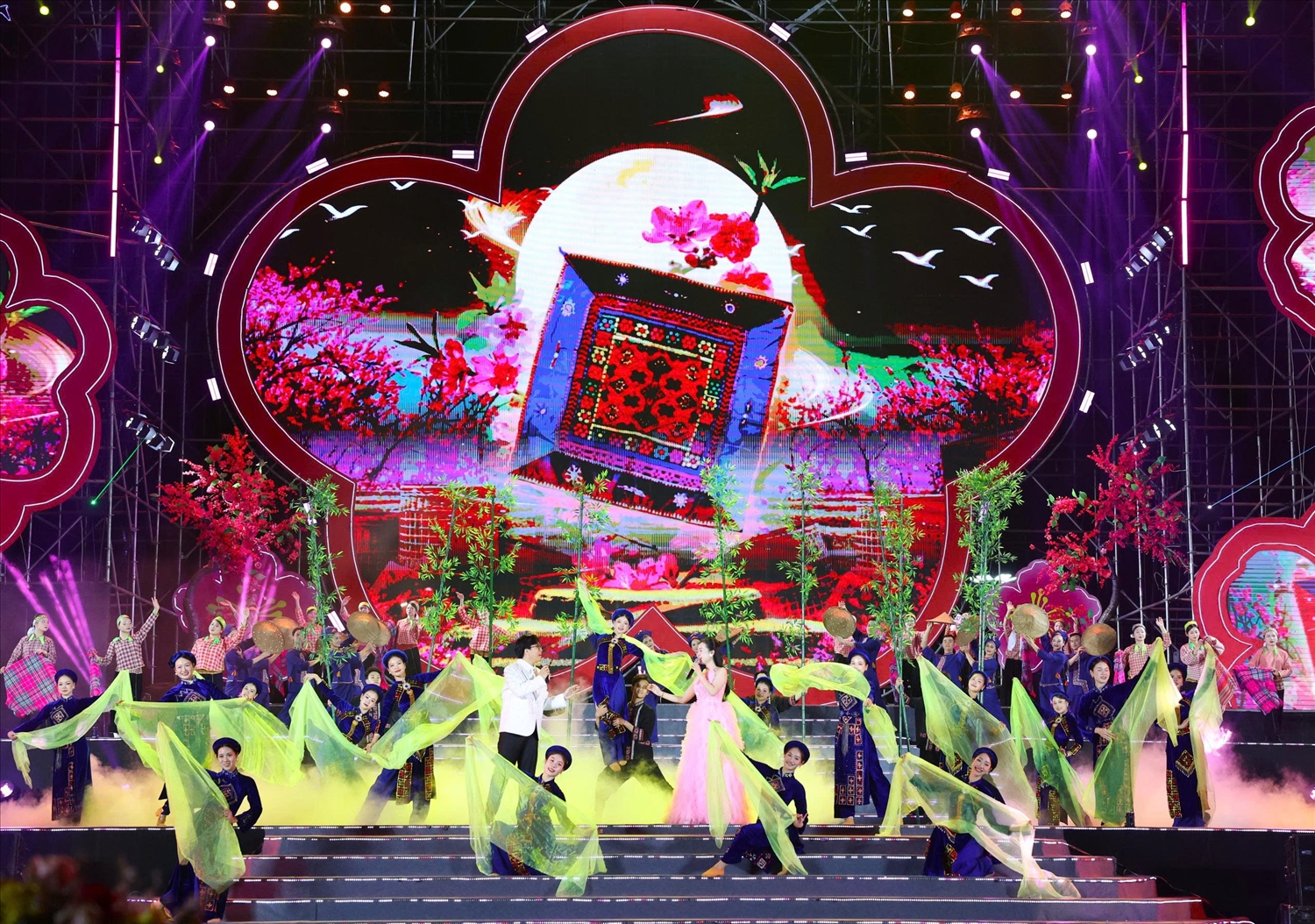 Tiết mục biểu diễn văn nghệ đặc sắc tại chương trình