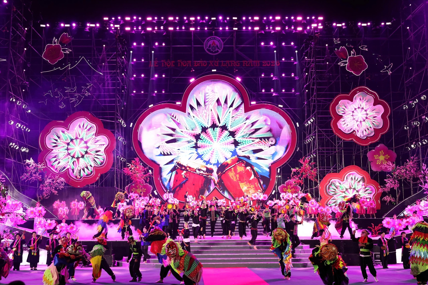 Chương trình nghệ thuật đặc sắc với chủ đề “Sắc đào Xứ Lạng – Kết nối muôn phương”.
