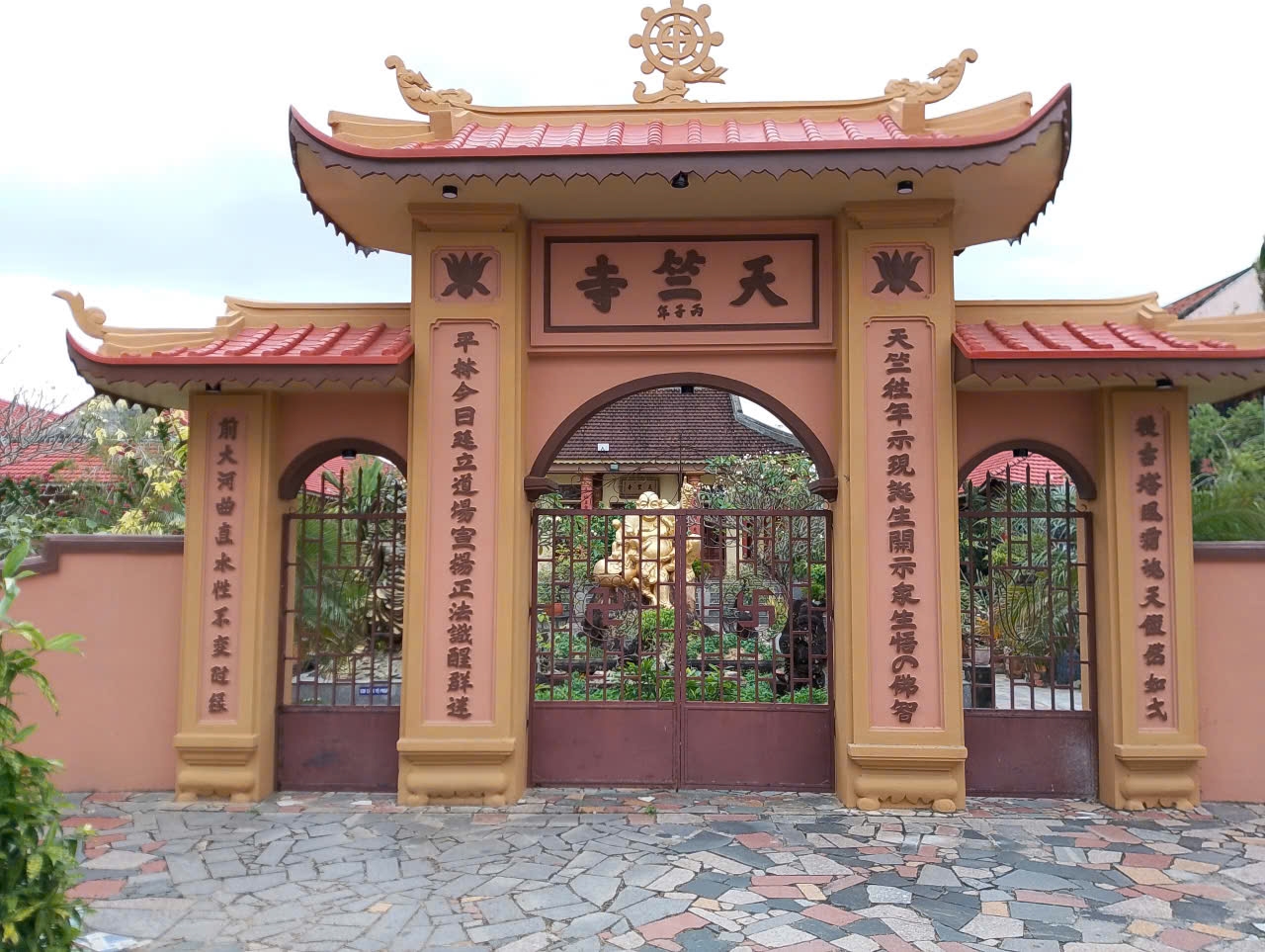 Chùa Thiên Trúc nơi có 2 hiện vật có nguồn gốc từ tháp Bình Lâm là linga và chim thần Garuđa - Ảnh Xuân Hiền