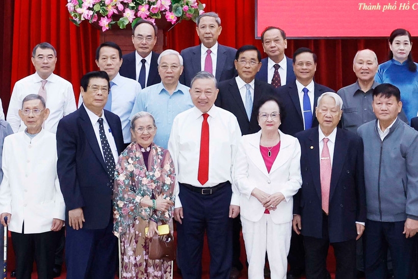 Tổng Bí thư Tô Lâm gặp mặt các đồng chí nguyên Uỷ viên Trung ương Đảng khu vực phía Nam nhân dịp đón Xuân Bính Ngọ 2026. Ảnh: Thống Nhất - TTXVN 
