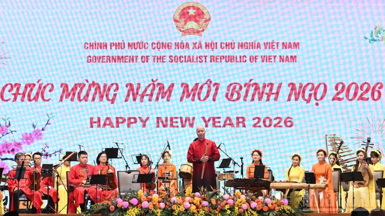 Một tiết mục văn nghệ đặc sắc được biểu diễn tại tiệc chiêu đãi. (Ảnh: Trần Hải)