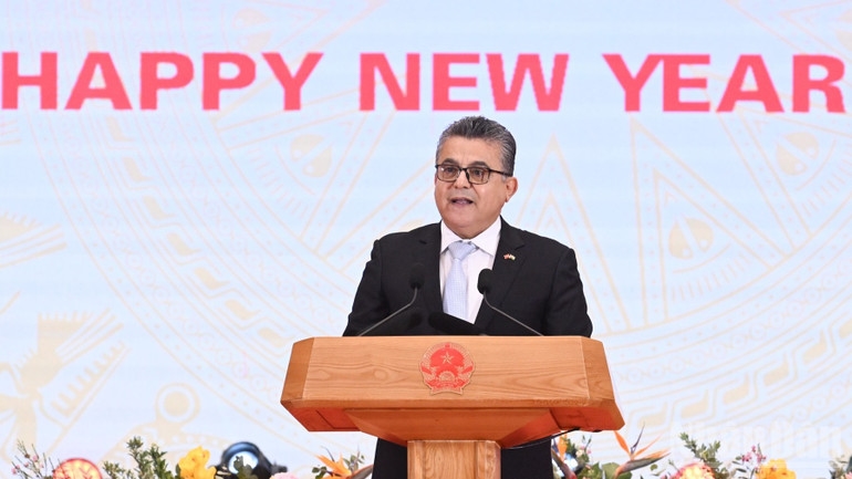 Đại sứ Palestine tại Việt Nam Saadi Salama - Trưởng đoàn Ngoại giao tại Việt Nam phát biểu ý kiến tại tiệc chiêu đãi. (Ảnh: Trần Hải) 