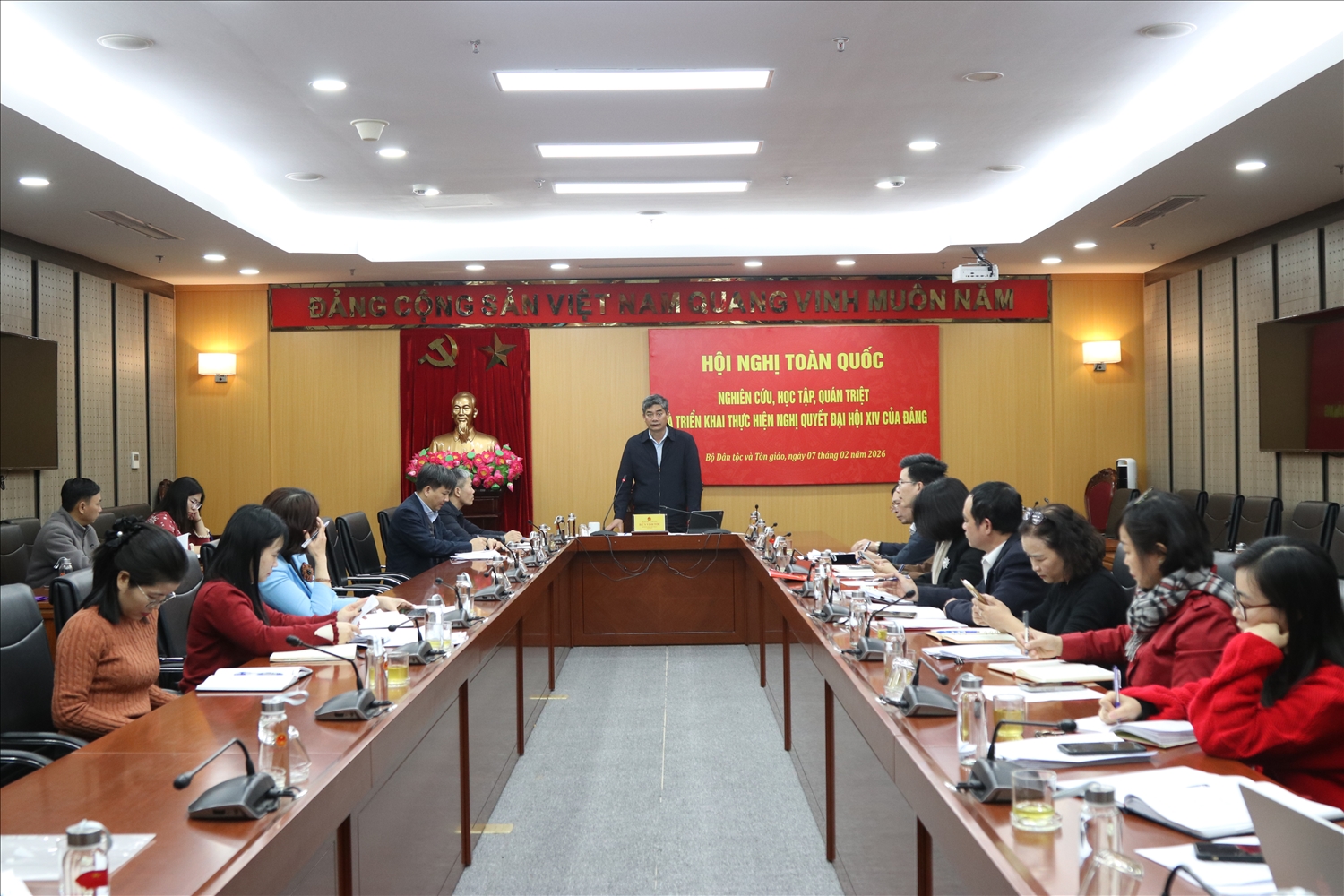 Các đại biểu tham dự cuộc họp