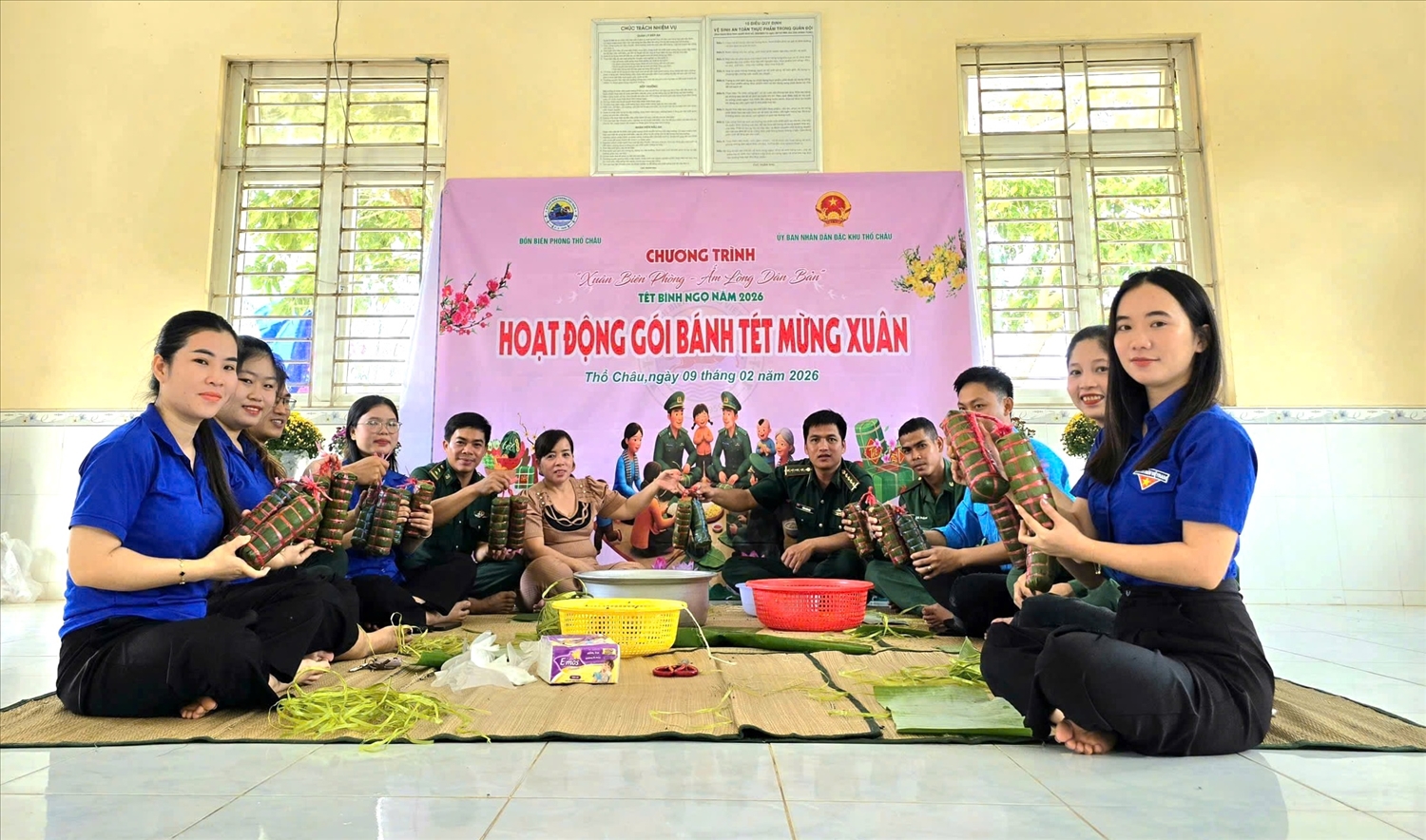 Những đòn bánh tét sẽ được Đồn biên phòng Thổ Châu trao tận tay người dân khi được nấu chín