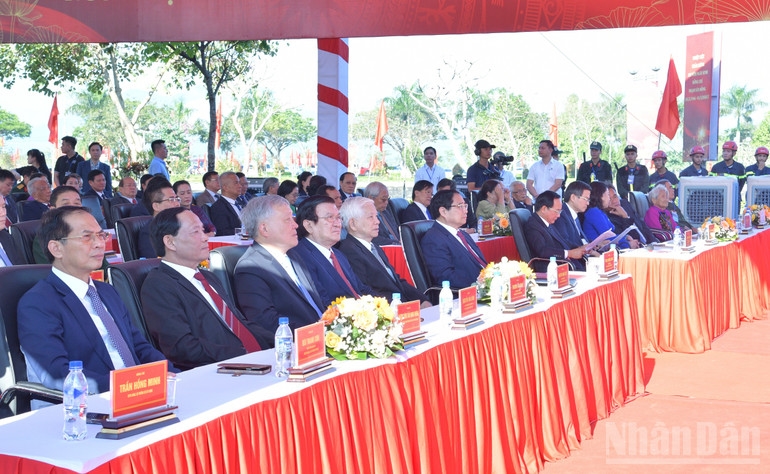 Thủ tướng Phạm Minh Chính, các đồng chí lãnh đạo, nguyên lãnh đạo Đảng, Nhà nước dự Lễ kỷ niệm 120 năm Ngày sinh Thủ tướng Phạm Văn Đồng. (Ảnh: Thanh Giang)