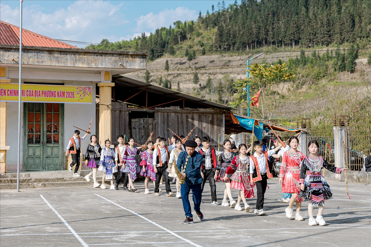 Tiếng khèn Mông vang lên giữa hội Gầu Tào, gọi mùa Xuân về với bản làng Thàng Tín