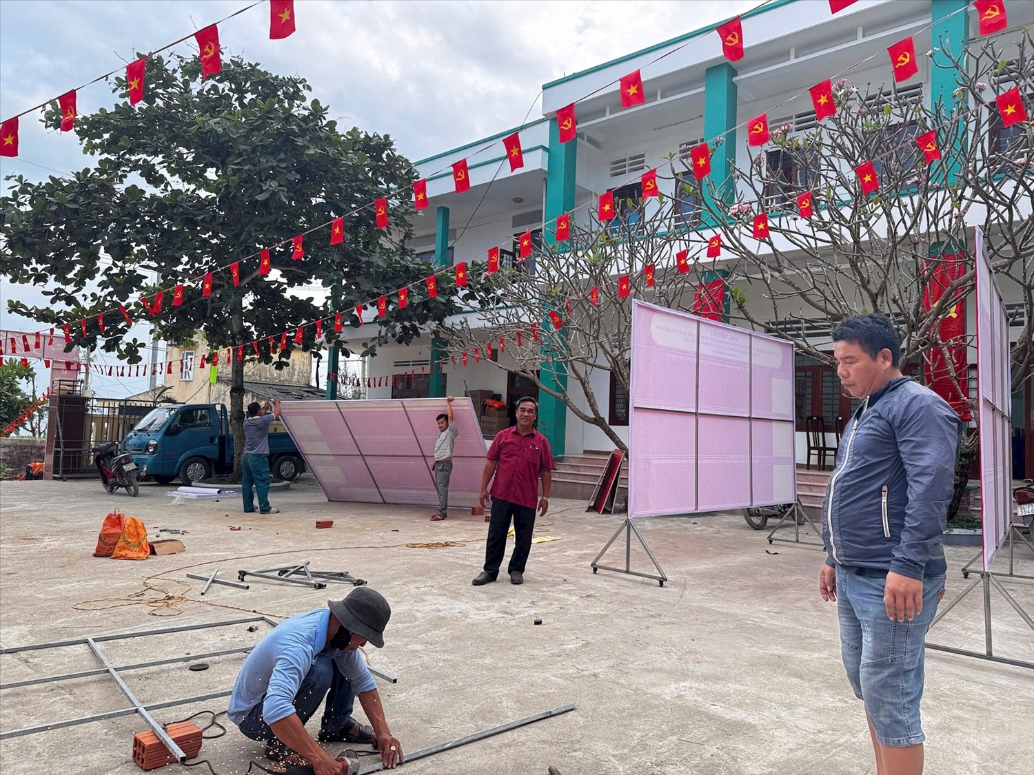 Chính quyền và người dân xã đảo Nhơn Châu đang khẩn trương hoàn tất các khâu chuẩn bị cho ngày bầu cử