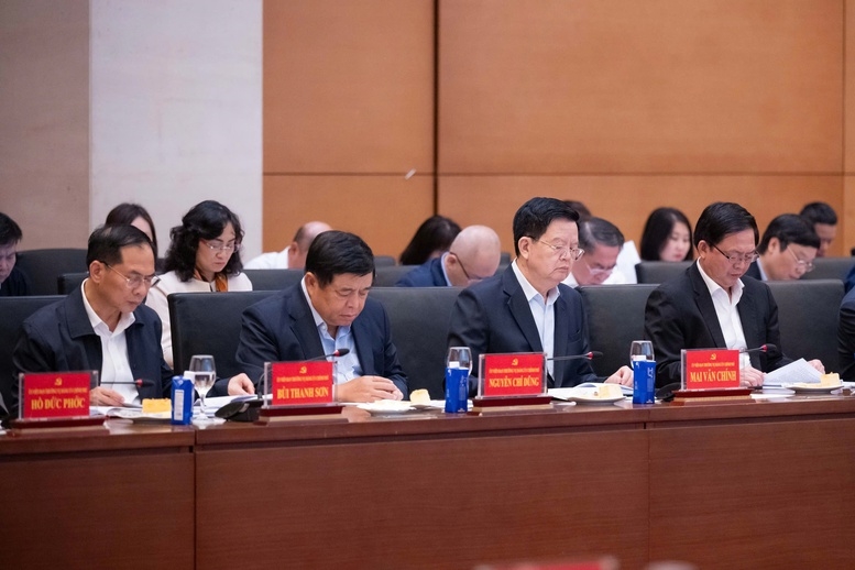 Các Phó Thủ tướng Chính phủ: Bùi Thanh Sơn, Nguyễn Chí Dũng, Mai Văn Chính, Hồ Quốc Dũng dự Hội nghị - Ảnh: VGP/Nhật Bắc