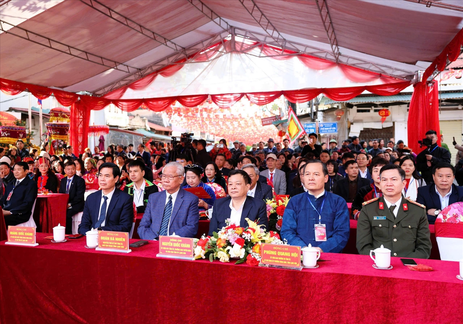 Các đại biểu tham dự khai mạc Lễ hội