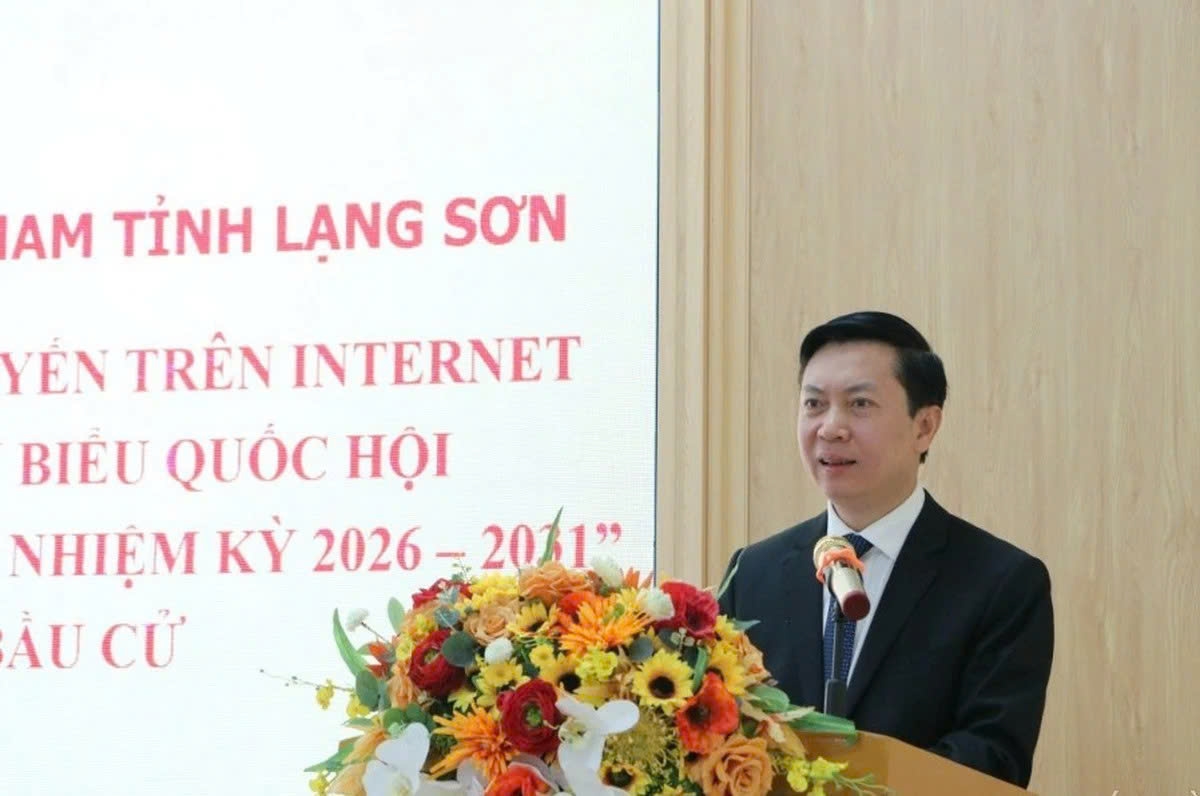 Ông Nguyễn Hoàng Tùng, Ủy viên Ban Thường vụ Tỉnh ủy, Phó Chủ tịch Thường trực Ủy ban MTTQ Việt Nam tỉnh Lạng Sơn quán triệt công tác bầu cử