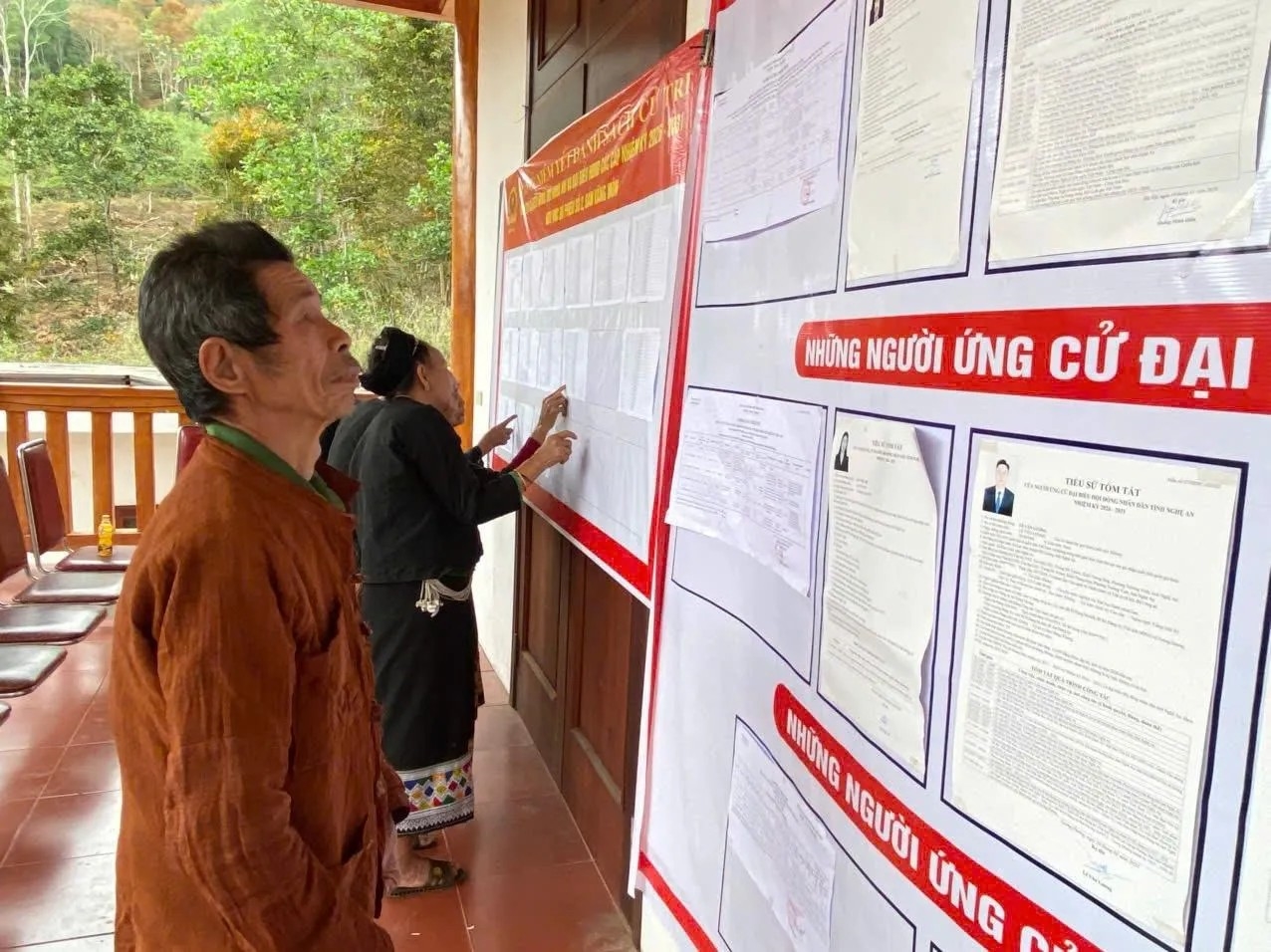 Người Ơ Đu ở bản Văng Môn háo hức chờ ngày bầu cử - Ảnh: X.H