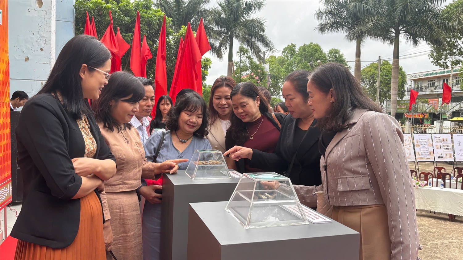 Em kg tin: Mang Bảo vật quốc gia Sưu tập mũi khoan đá Thác Hai đến gần cộng đồng 3