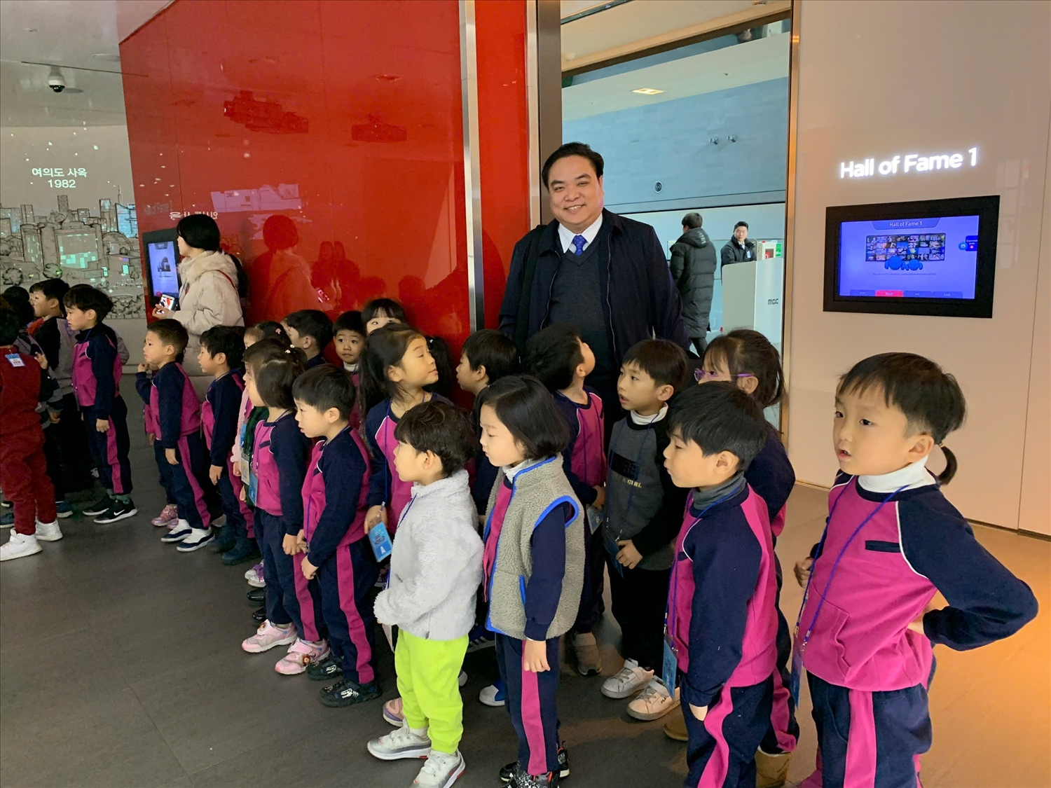 Ông Hoàng Văn Tuyên trong chuyến công tác nước ngoài 