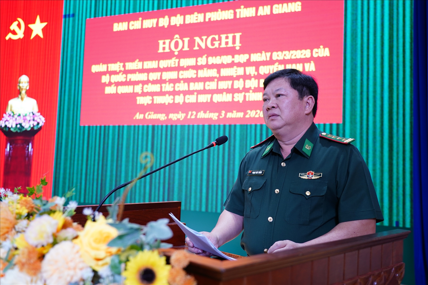 Đại tá Phạm Văn Thắng, Phó Chỉ huy trưởng Bộ Chỉ huy quân sự tỉnh, Chỉ huy trưởng Ban Chỉ huy BĐBP tỉnh An Giang, phát biểu tại Hội nghị