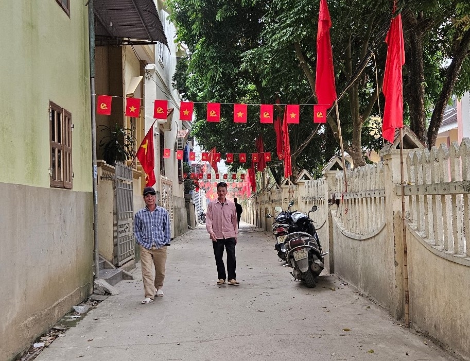 Không khí rộn ràng lan tỏa khắp xóm làng