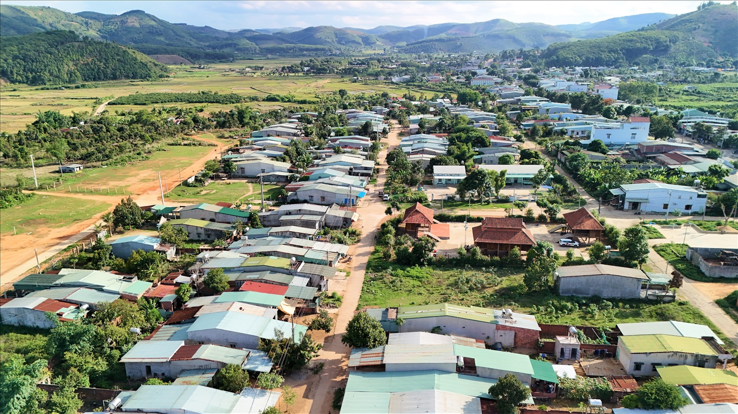 Người Brâu sinh sống tập trung ở làng Đăk Mế, xã Bờ Y, tỉnh Quảng Ngãi