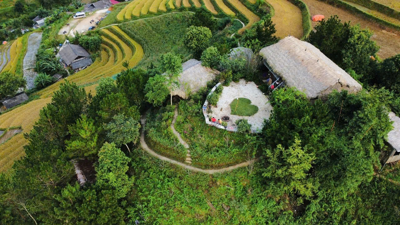 Những Homstay ở các bản làng xa xôi được xây dựng xen lẫn khung cảnh núi rừng thơ mộng tạo sức hút mạnh mẽ với du khách (Ảnh Trọng Bảo)