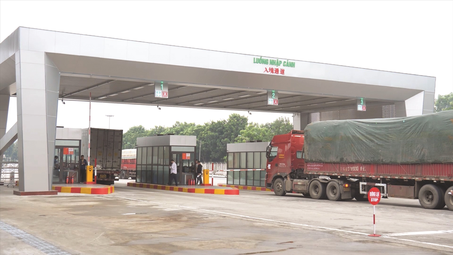  An ninh trật tự biên giới được giữ vững, góp phần thúc đẩy phát triển kinh tế - xã hội. Ảnh: Trọng Bảo