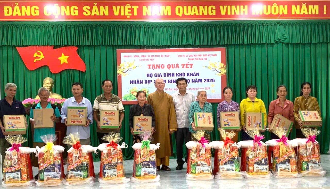 Nhiều năm qua, ông Lâm Hoàng Mẫu luôn giữ mối liên hệ chặt chẽ với cử tri